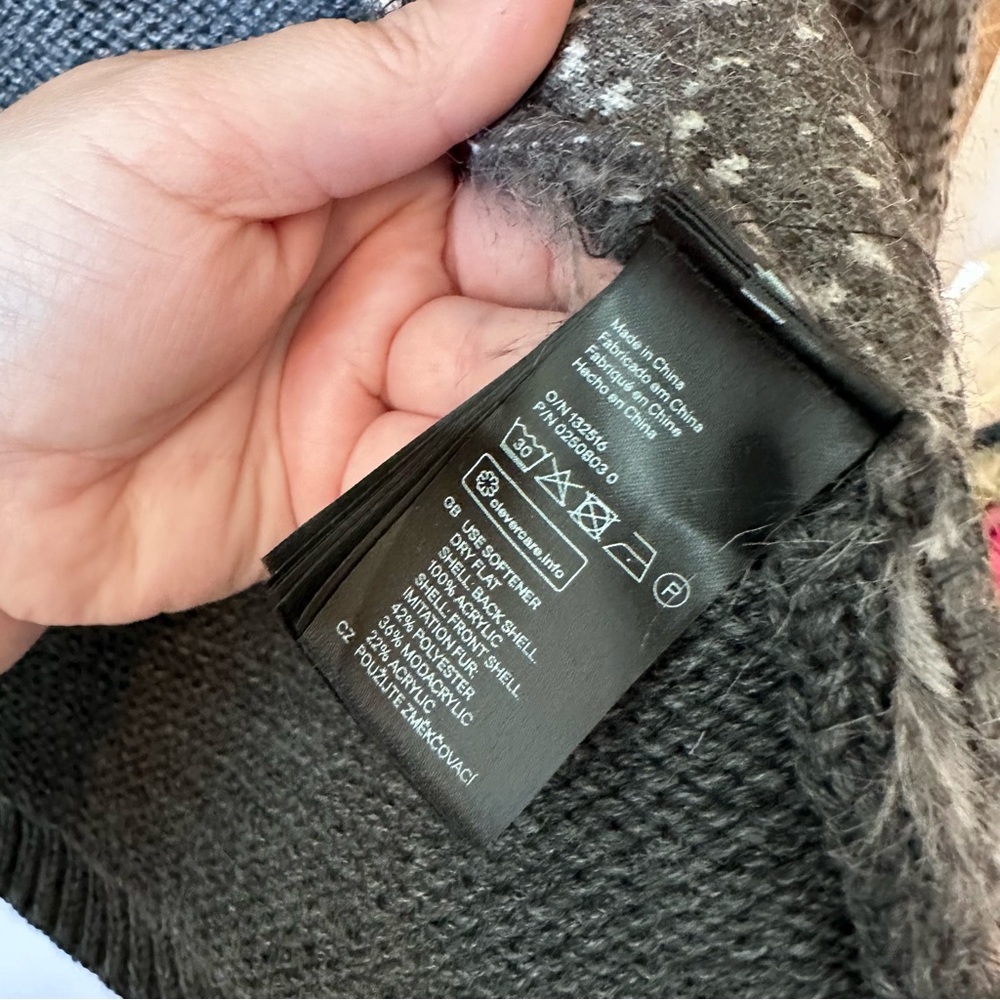 H&M Gray Faux Fur Front Knit Back Vest XL - Picture 2 of 5
